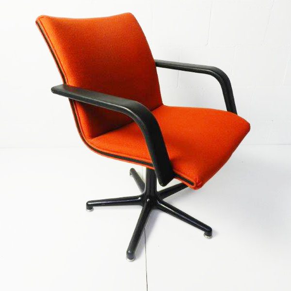 Rode vintage Artifort stoel by Harcourt Bureaubaantjer.nl